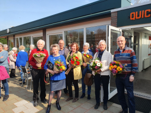 Bequick fêteerde afgelopen zaterdag haar jubilarissen. Op de foto v.l.n.r. Jan Haagsma, Miep van de Akker, Arnold van der Hout, Margriet Koenen, Lenie Stada, Wil Langerak en Ruut Veldink.