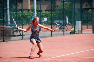 Eline Husslage kwam na lange tijd weer eens in actie voor Dames 1. Foto: Monique Creemers.