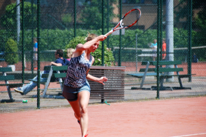 Eline Husslage won haar single met 6-4, 7-6. Foto: Monique Creemers. Eline Husslage won haar single met 6-4, 7-6. Foto: Monique Creemers.